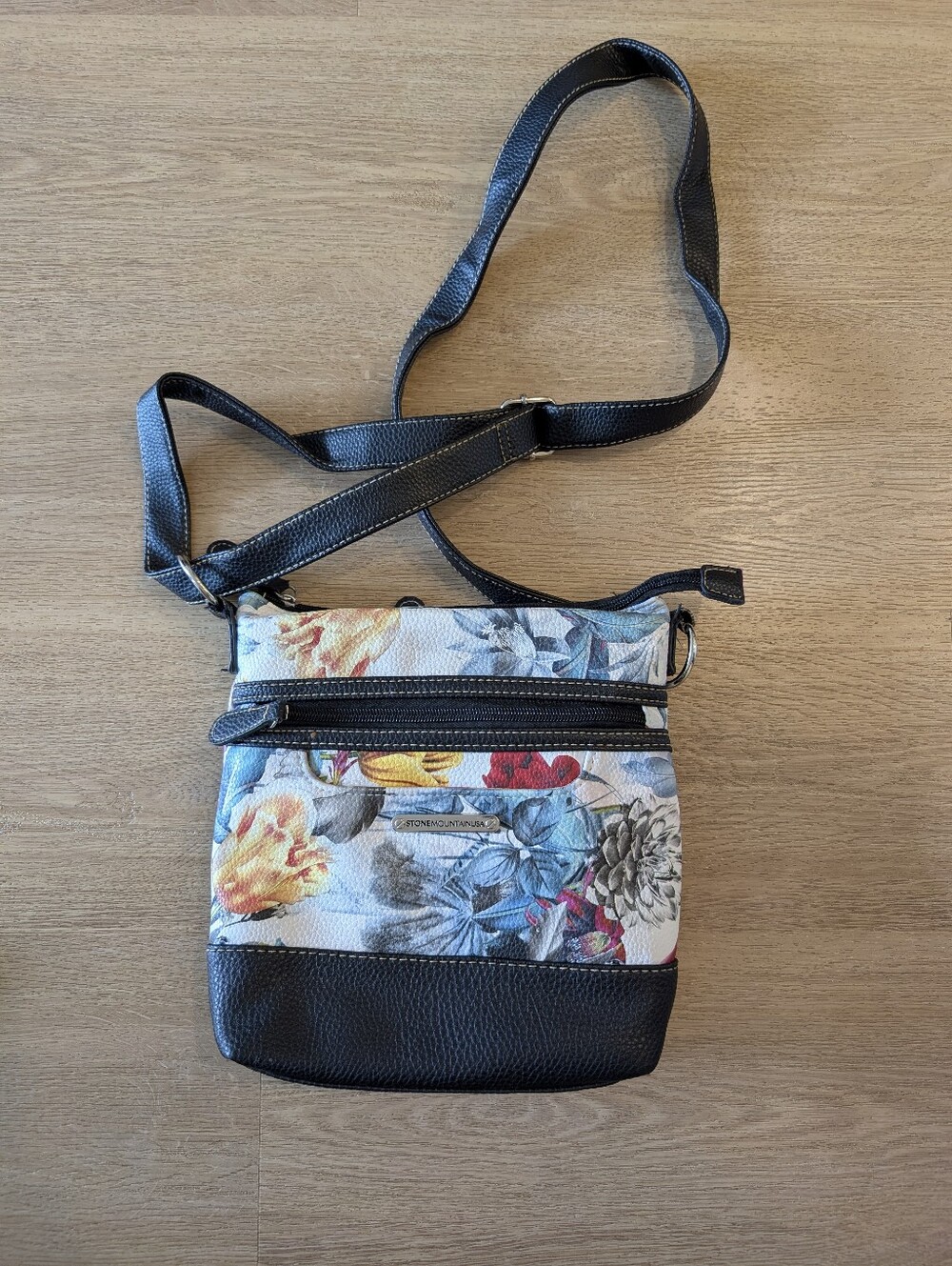 NWOT Stone Mountain Vegan Leather Floral Crossbody Bag with Black Trim